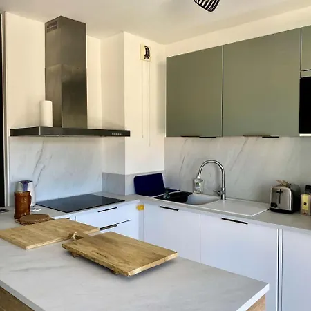 Les Oyats - T3 Renove 55m², Balcon Sud & Parking - Centre-ville Mae-9734 아파트